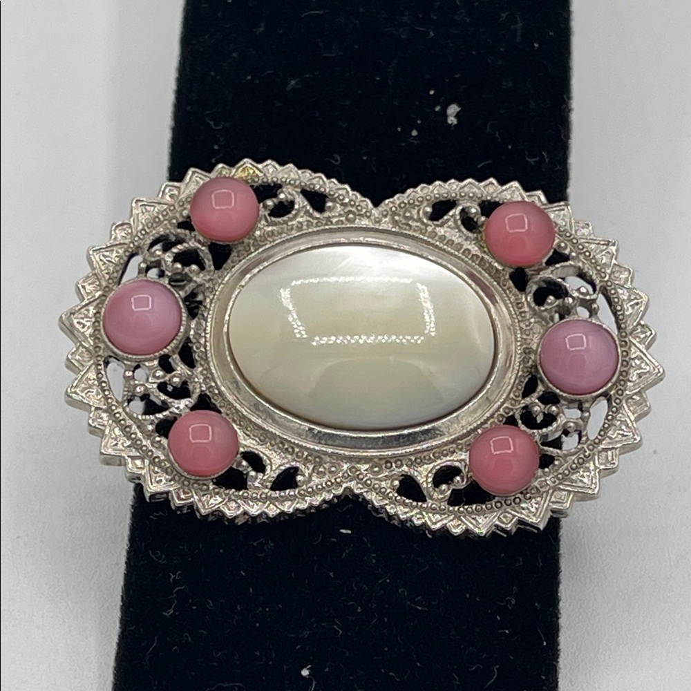 4.7.26-12 Silver-Tone Pink Cabochons & Pearlized Brooch